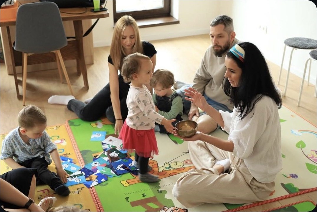 Zvuková relaxácia pre deti a rodičov pri otvorení centra Balanced Kids